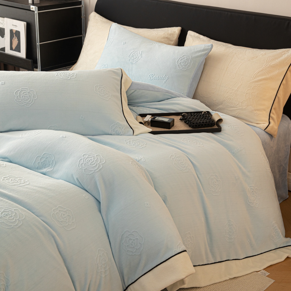 91家纺网 家纺一手货源 找家纺 典曼家纺 2025新款A类纯色雕花牛奶绒四件套 妮可