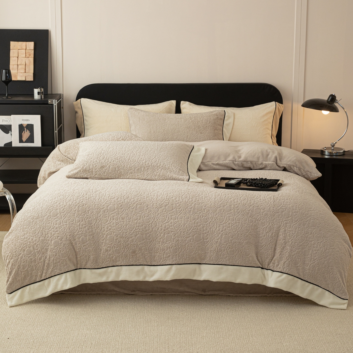 91家纺网 家纺一手货源 找家纺 典曼家纺 2025新款A类纯色雕花牛奶绒四件套 西漫-咖