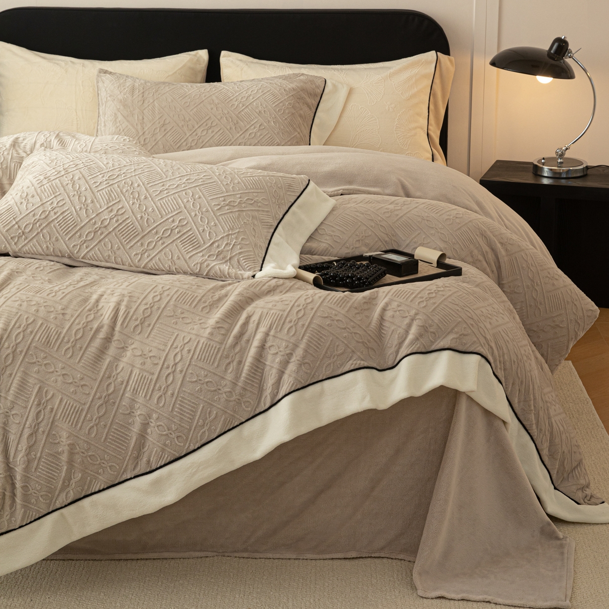 91家纺网 家纺一手货源 找家纺 典曼家纺 2025新款A类纯色雕花牛奶绒四件套 诺亚