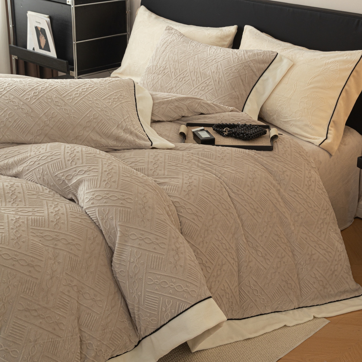 91家纺网 家纺一手货源 找家纺 典曼家纺 2025新款A类纯色雕花牛奶绒四件套 诺亚