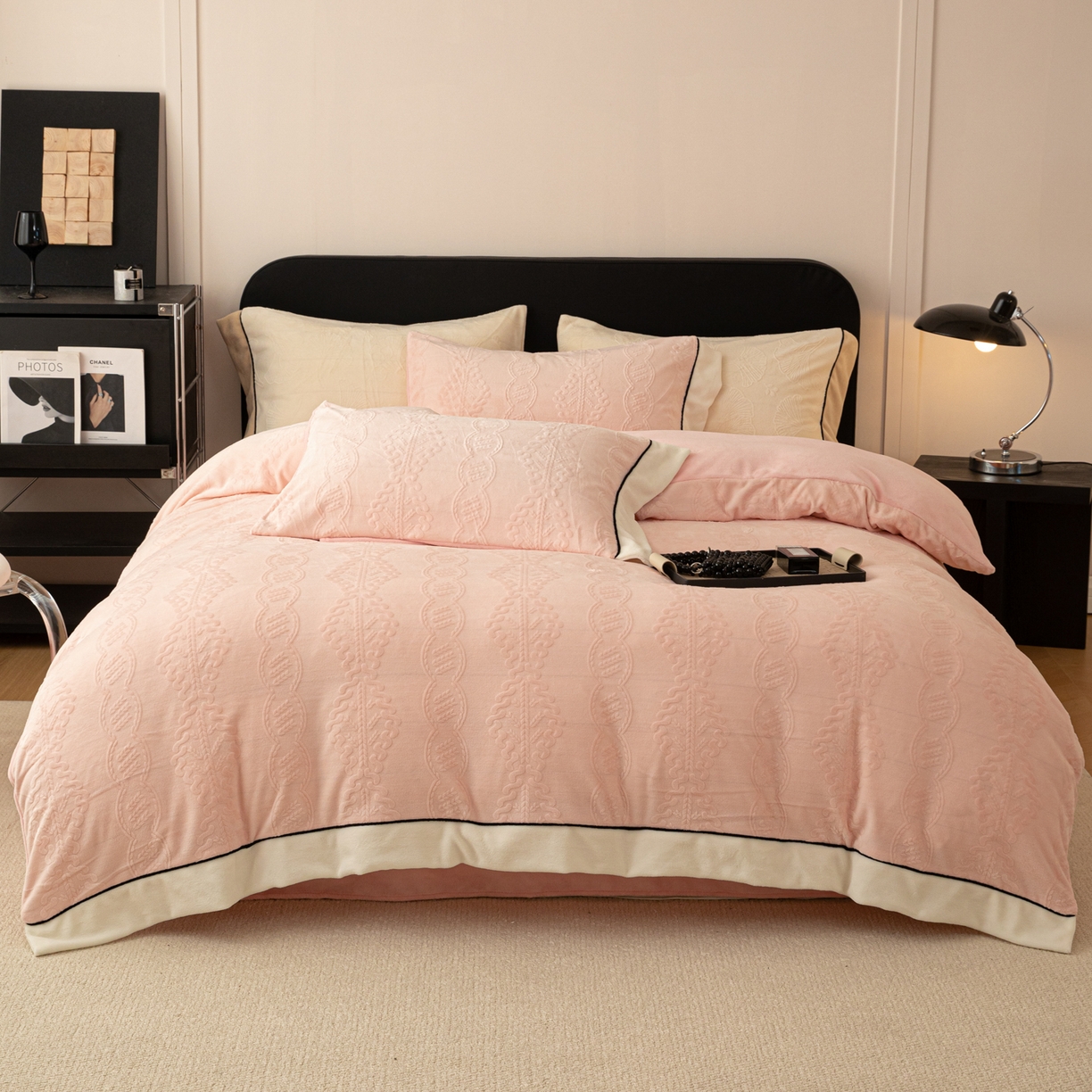 91家纺网 家纺一手货源 找家纺 典曼家纺 2025新款A类纯色雕花牛奶绒四件套 塞纳