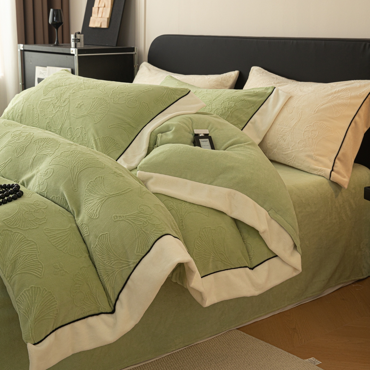 典曼家纺 2025新款A类纯色雕花牛奶绒四件套 银杏叶-绿
