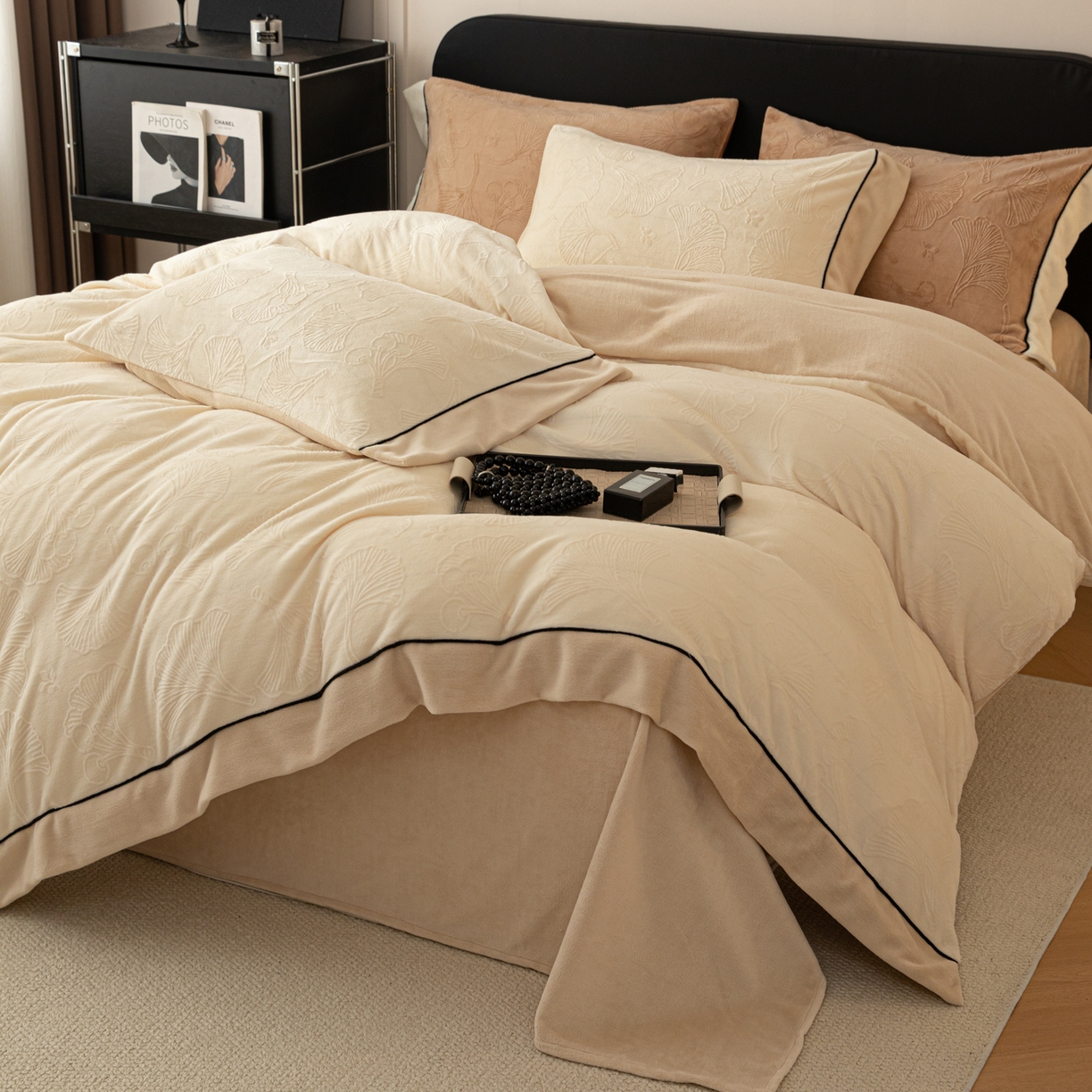 91家纺网 家纺一手货源 找家纺 典曼家纺 2025新款A类纯色雕花牛奶绒四件套 银杏叶-黄