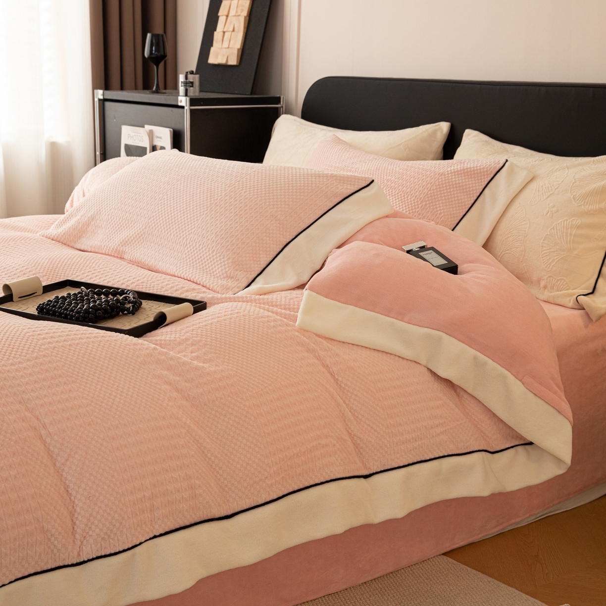 91家纺网 家纺一手货源 找家纺 典曼家纺 2025新款A类纯色雕花牛奶绒四件套 简希