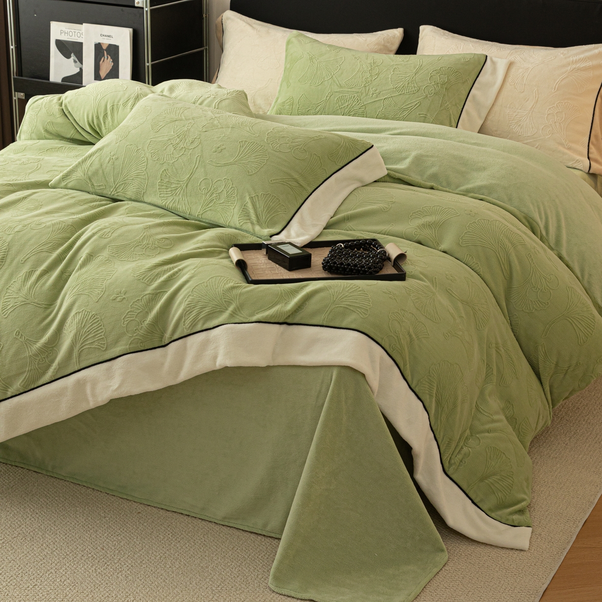 91家纺网 家纺一手货源 找家纺 典曼家纺 2025新款A类纯色雕花牛奶绒四件套 银杏叶-绿