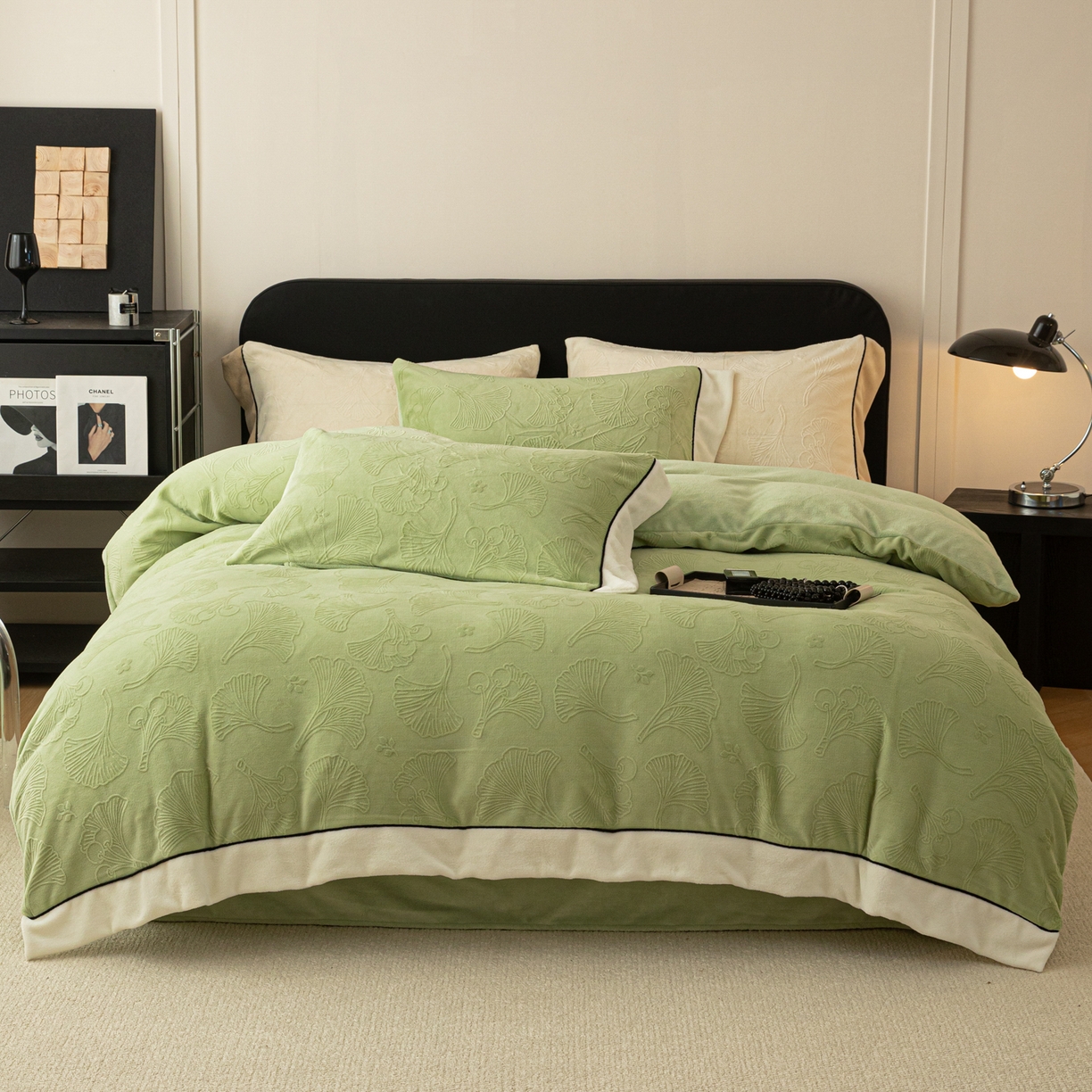 91家纺网 家纺一手货源 找家纺 典曼家纺 2025新款A类纯色雕花牛奶绒四件套 银杏叶-绿