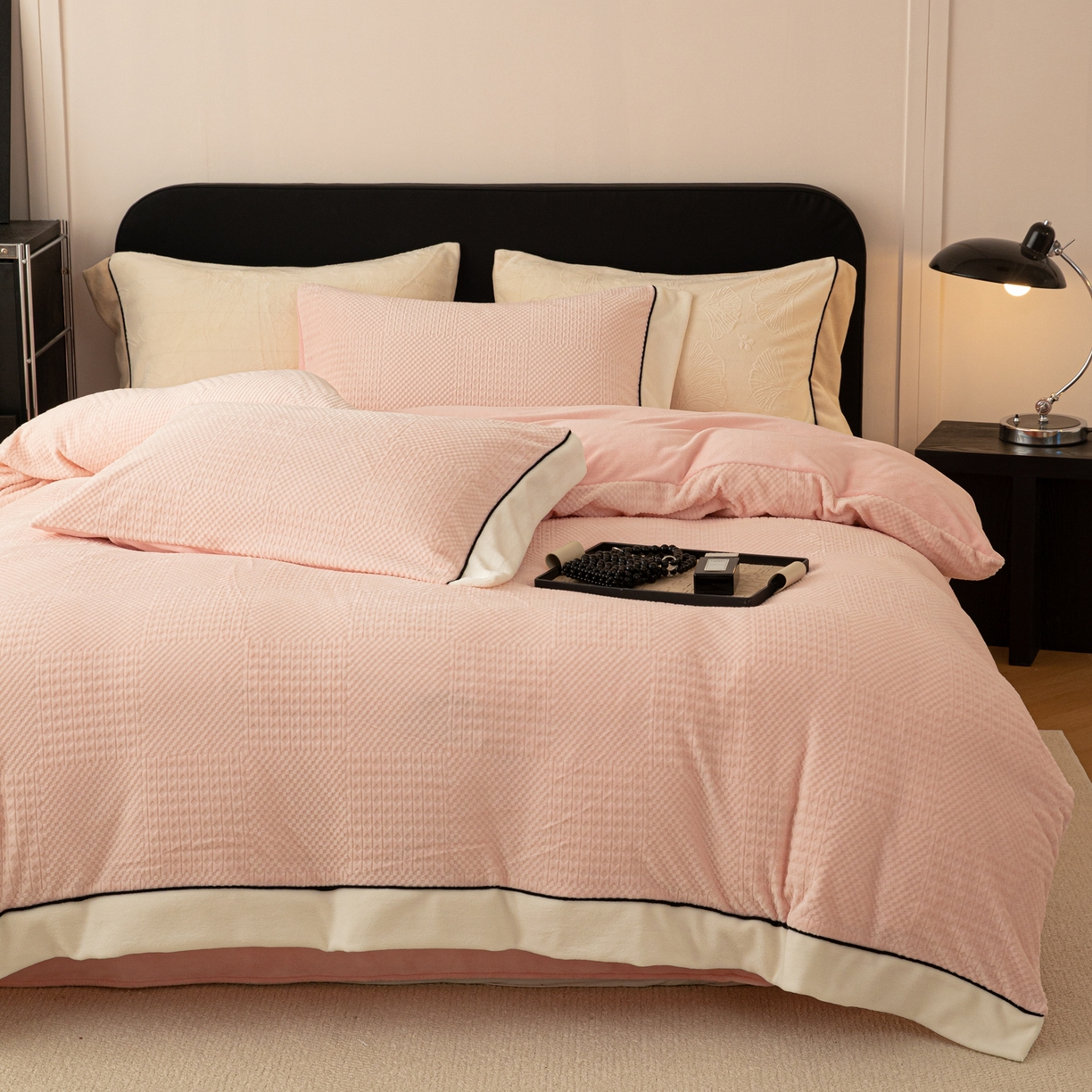 91家纺网 家纺一手货源 找家纺 典曼家纺 2025新款A类纯色雕花牛奶绒四件套 简希