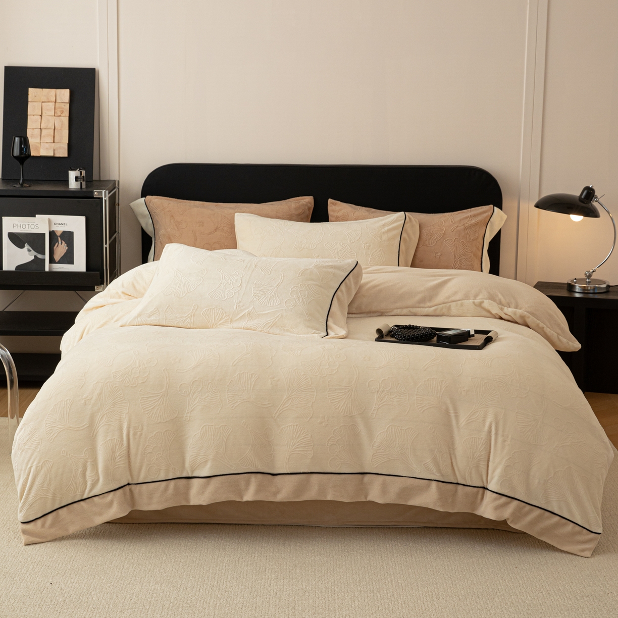 91家纺网 家纺一手货源 找家纺 典曼家纺 2025新款A类纯色雕花牛奶绒四件套 银杏叶-黄