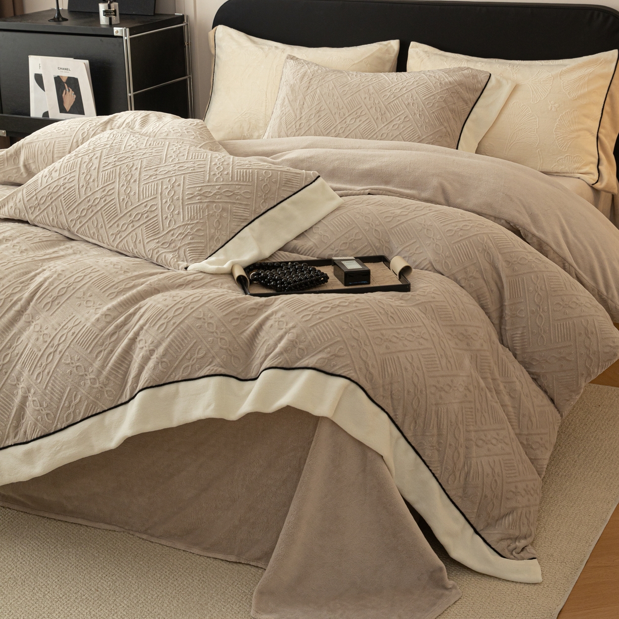 91家纺网 家纺一手货源 找家纺 典曼家纺 2025新款A类纯色雕花牛奶绒四件套 诺亚