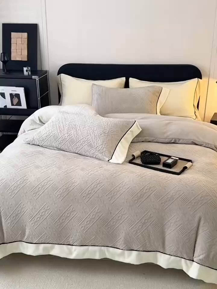 91家纺网 家纺一手货源 找家纺 典曼家纺 2025新款A类纯色雕花牛奶绒四件套 诺亚