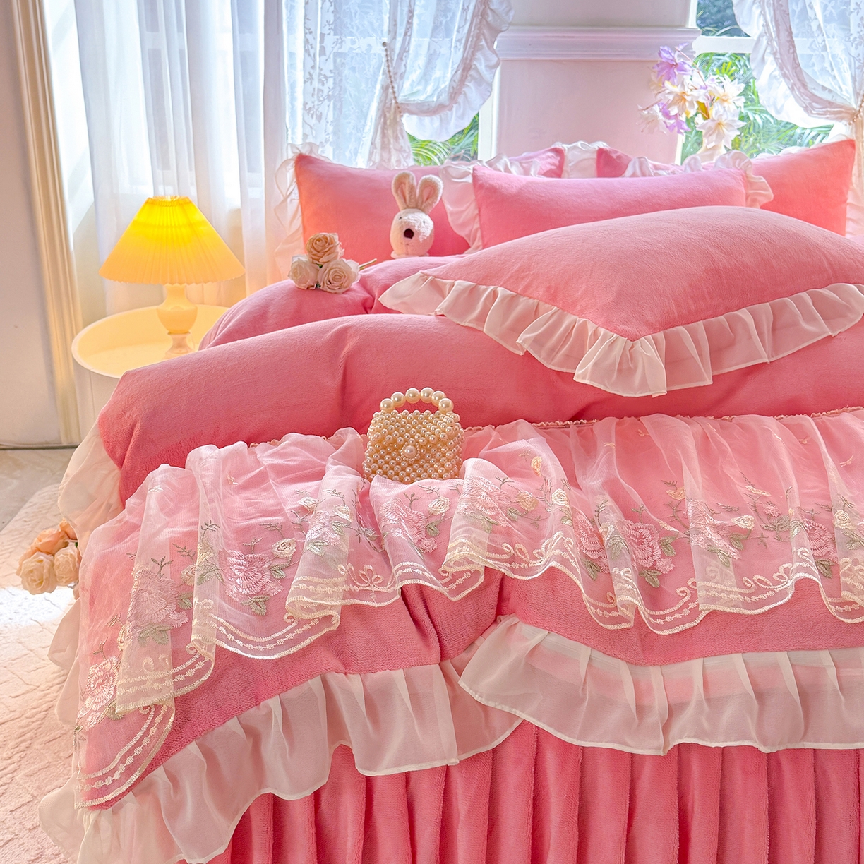 91家纺网 家纺一手货源 找家纺 （总）后庭寝室 2025新款高克重牛奶绒公主风床裙四件套-甜心系列