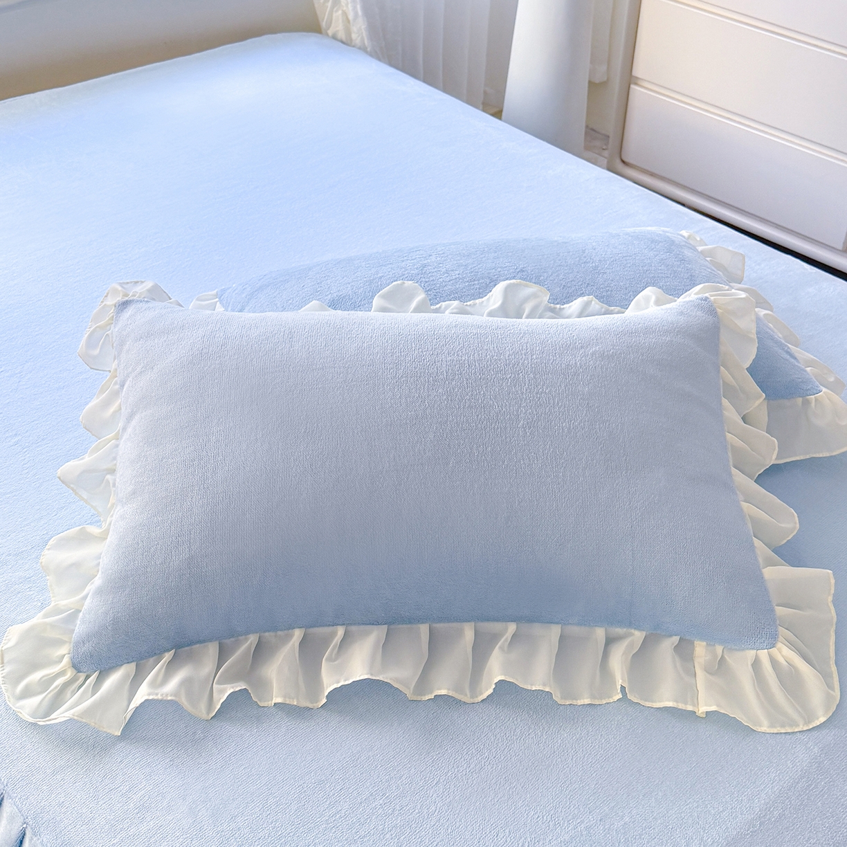 91家纺网 家纺一手货源 找家纺 后庭寝室 2025新款高克重牛奶绒公主风床裙四件套-甜心系列 甜心-浅蓝