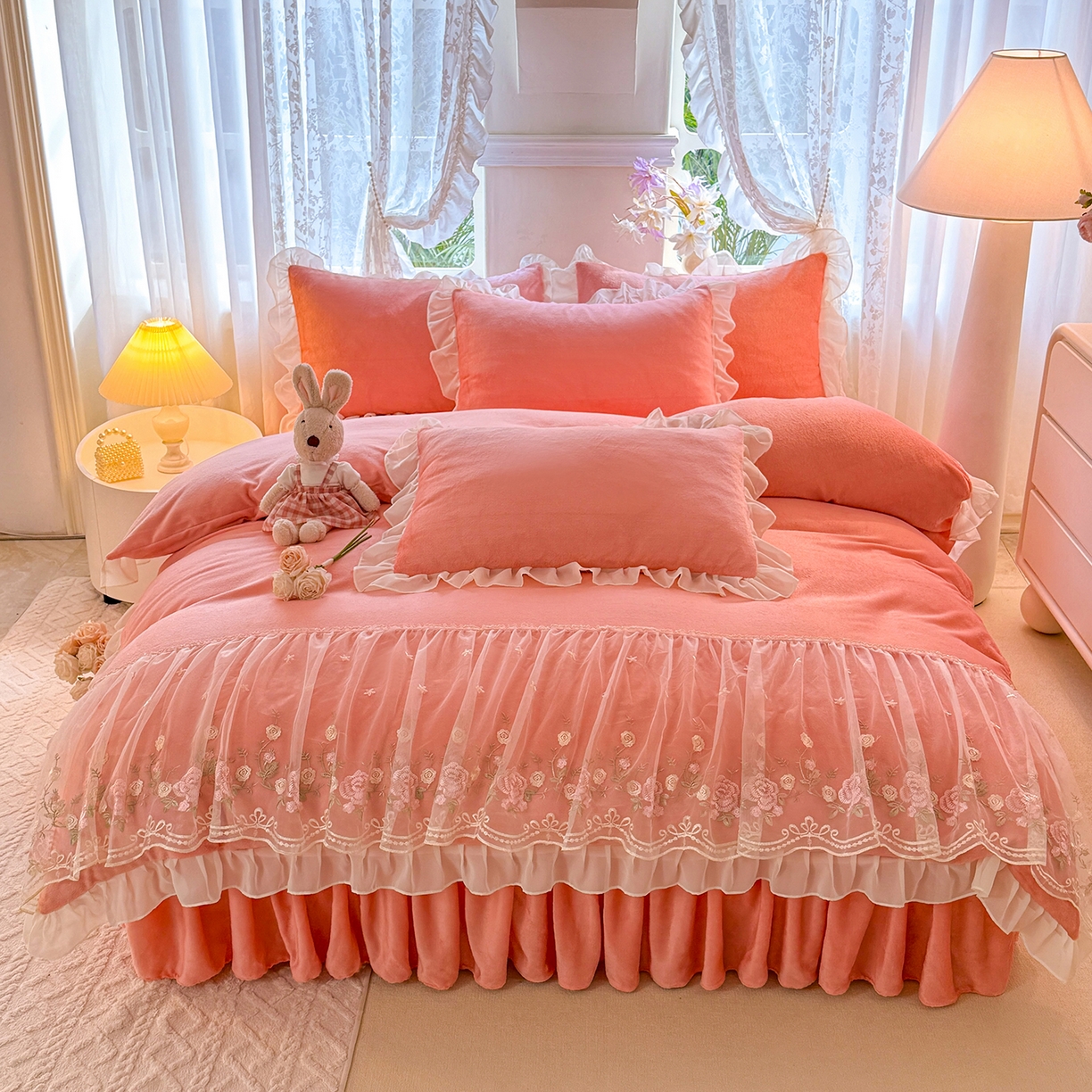 91家纺网 家纺一手货源 找家纺 后庭寝室 2025新款高克重牛奶绒公主风床裙四件套-甜心系列 甜心-玉色