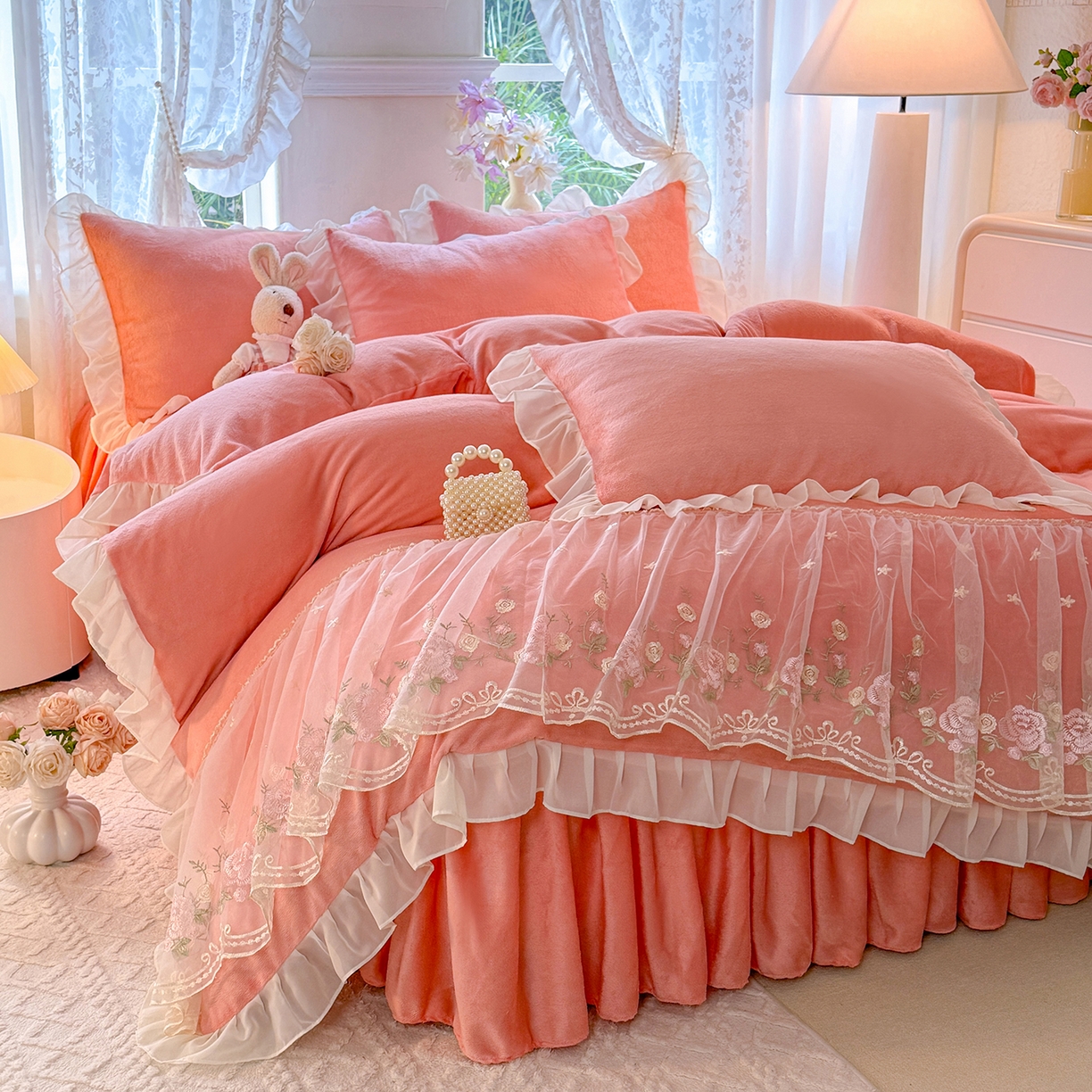 91家纺网 家纺一手货源 找家纺 后庭寝室 2025新款高克重牛奶绒公主风床裙四件套-甜心系列 甜心-玉色