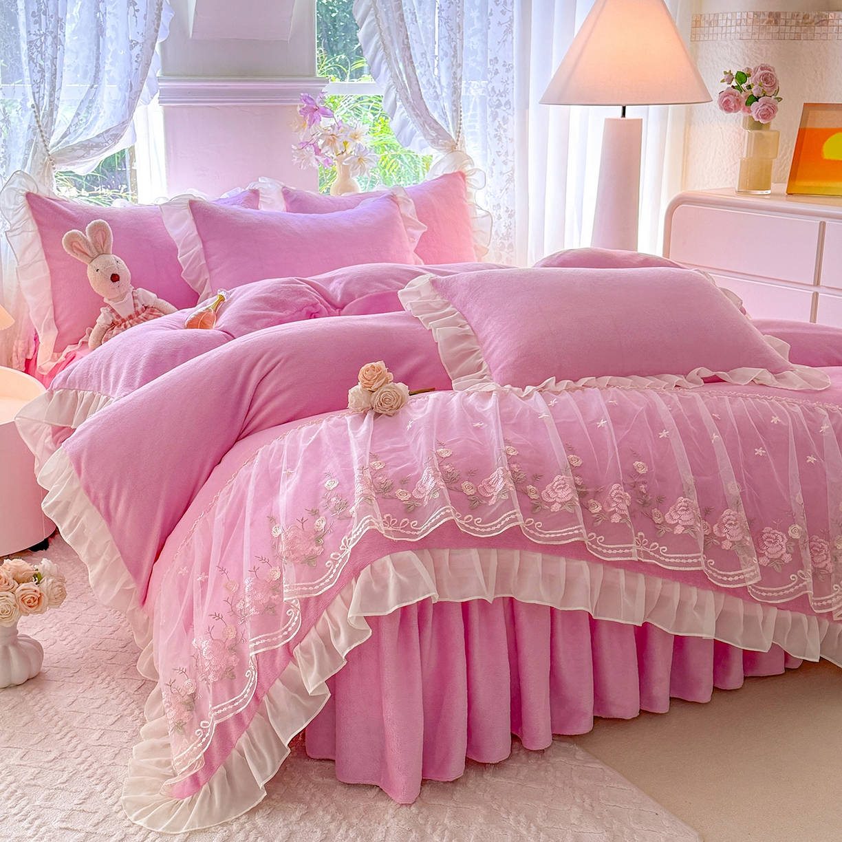 91家纺网 家纺一手货源 找家纺 后庭寝室 2025新款高克重牛奶绒公主风床裙四件套-甜心系列 甜心-浅粉