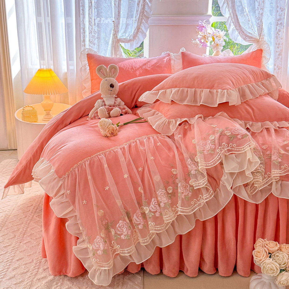 91家纺网 家纺一手货源 找家纺 后庭寝室 2025新款高克重牛奶绒公主风床裙四件套-甜心系列 甜心-玉色