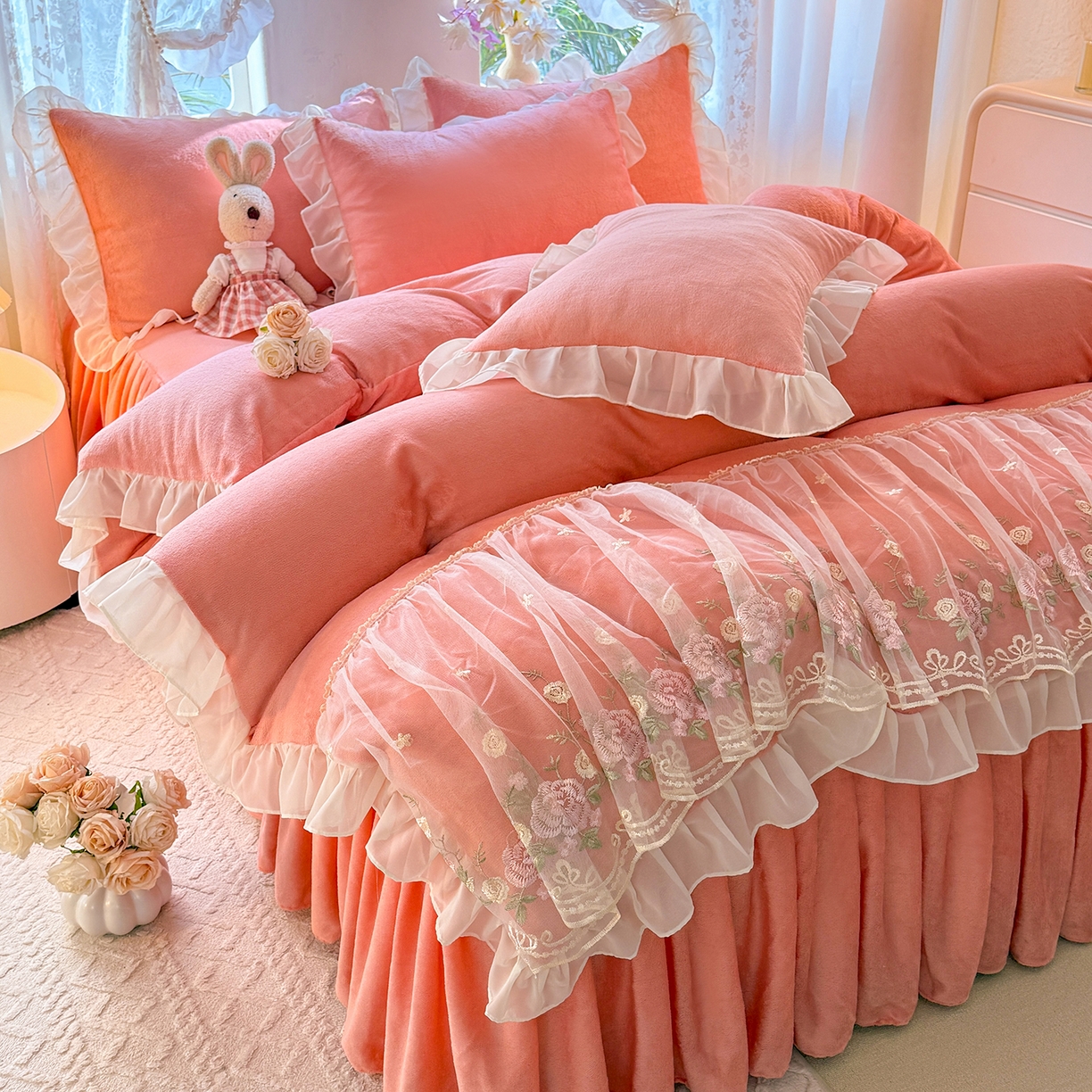 91家纺网 家纺一手货源 找家纺 后庭寝室 2025新款高克重牛奶绒公主风床裙四件套-甜心系列 甜心-玉色