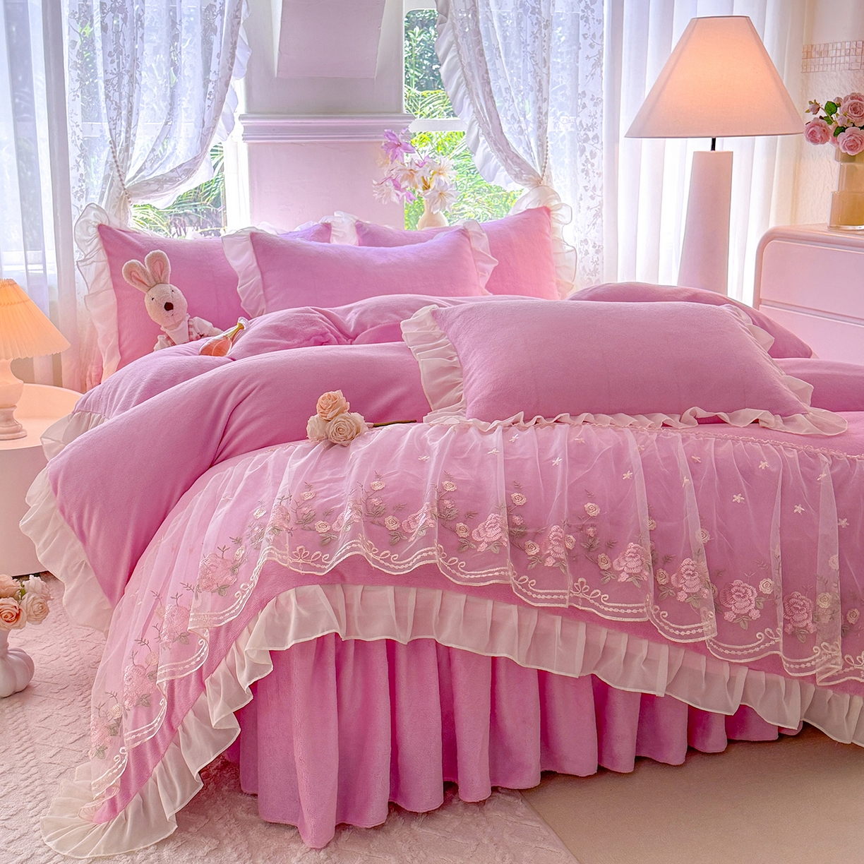 91家纺网 家纺一手货源 找家纺 后庭寝室 2025新款高克重牛奶绒公主风床裙四件套-甜心系列 甜心-浅粉