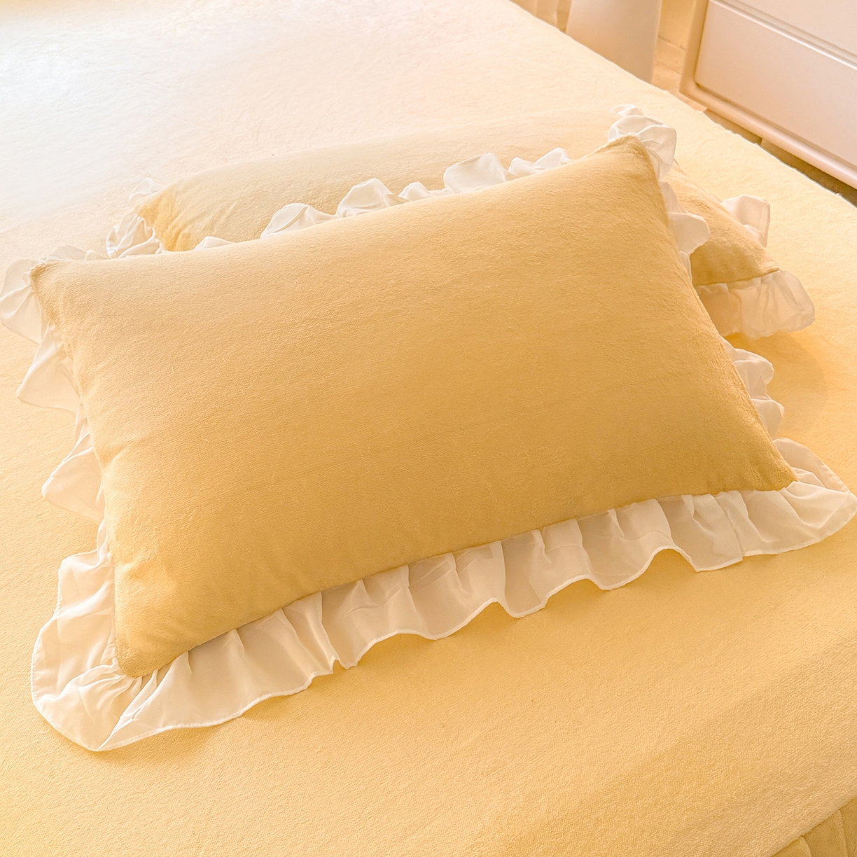 91家纺网 家纺一手货源 找家纺 后庭寝室 2025新款高克重牛奶绒公主风床裙四件套-甜心系列 甜心-嫩黄