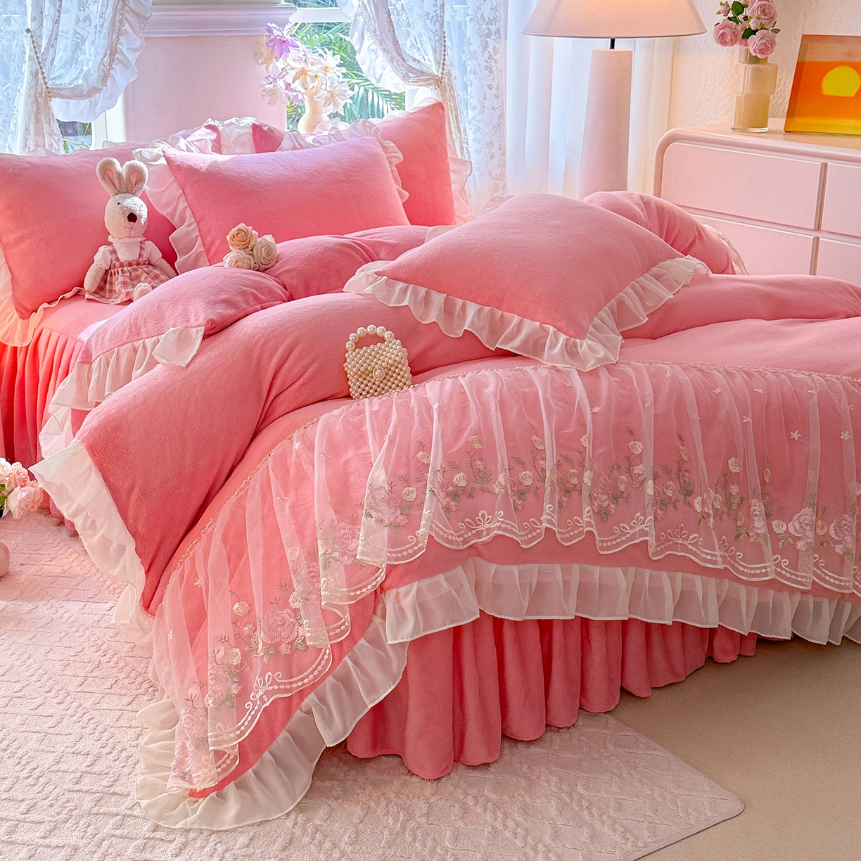 91家纺网 家纺一手货源 找家纺 后庭寝室 2025新款高克重牛奶绒公主风床裙四件套-甜心系列 甜心-粉玉