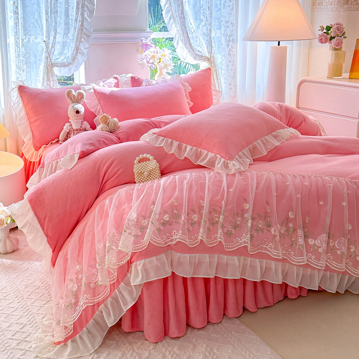 91家纺网 家纺一手货源 找家纺 后庭寝室 2025新款高克重牛奶绒公主风床裙四件套-甜心系列 甜心-粉玉