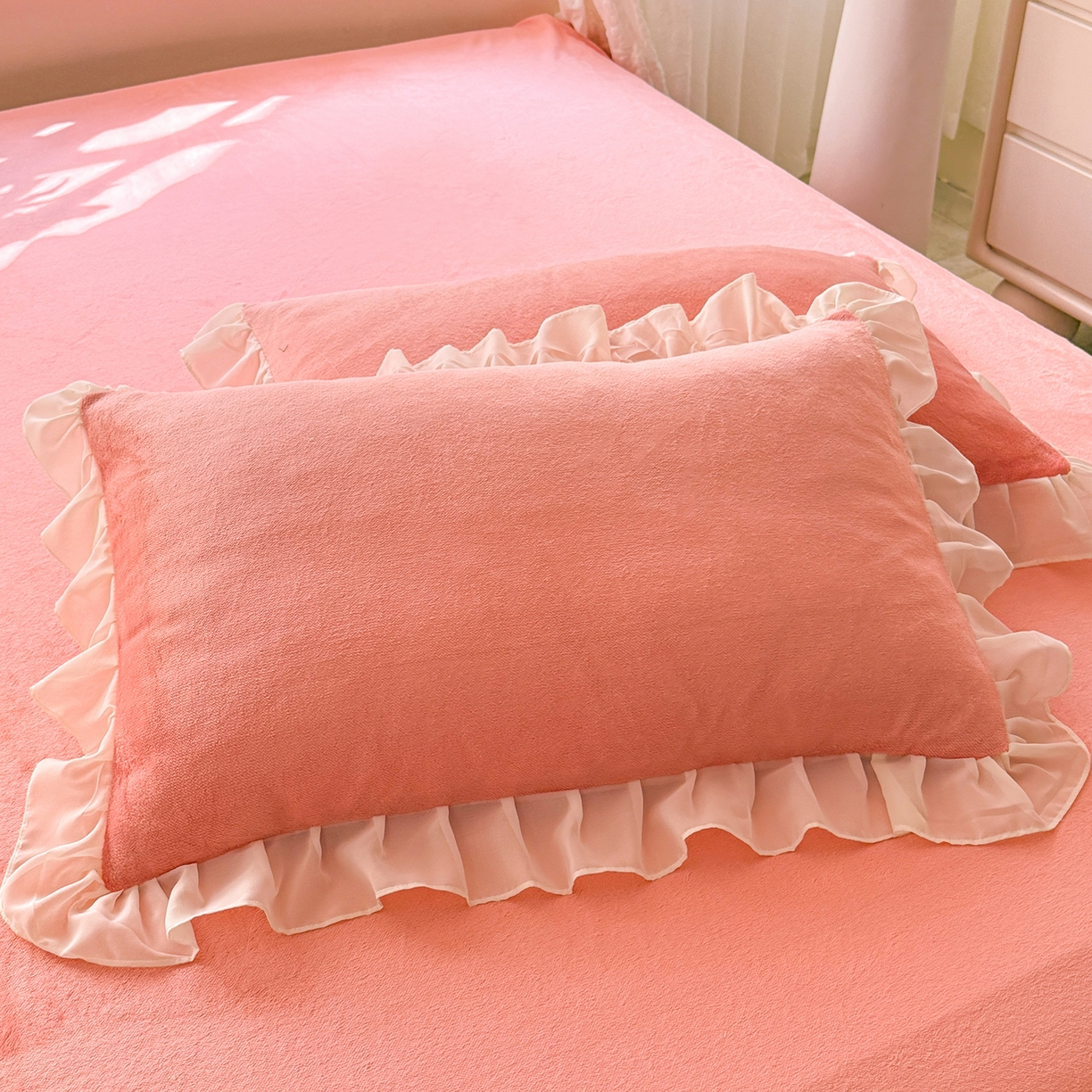 91家纺网 家纺一手货源 找家纺 后庭寝室 2025新款高克重牛奶绒公主风床裙四件套-甜心系列 甜心-玉色