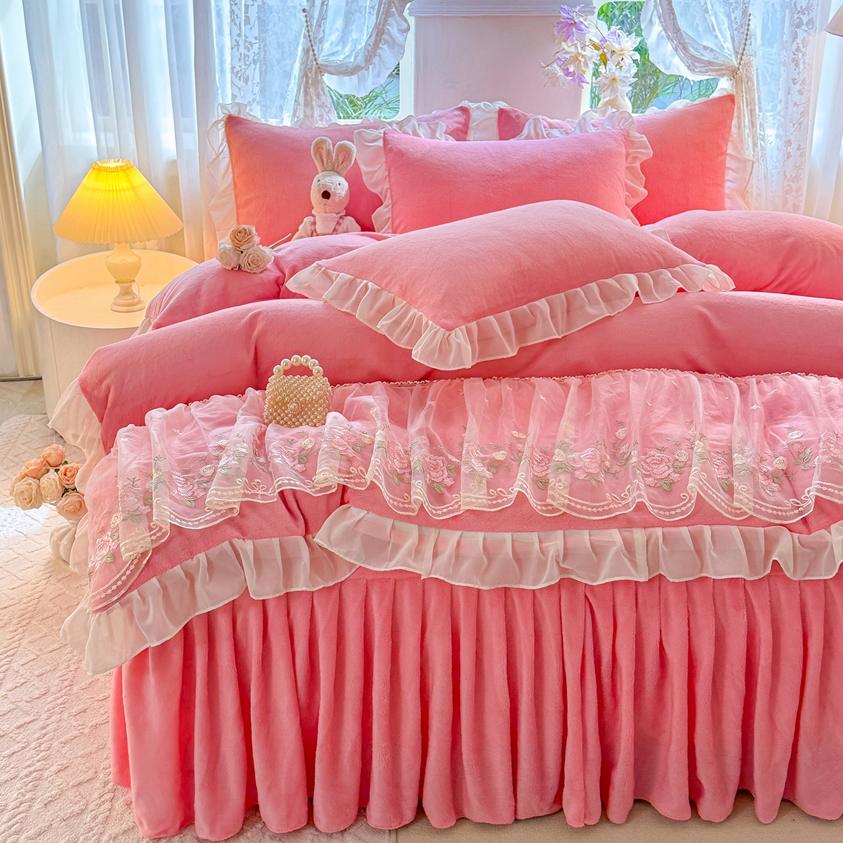 91家纺网 家纺一手货源 找家纺 （总）后庭寝室 2025新款高克重牛奶绒公主风床裙四件套-甜心系列