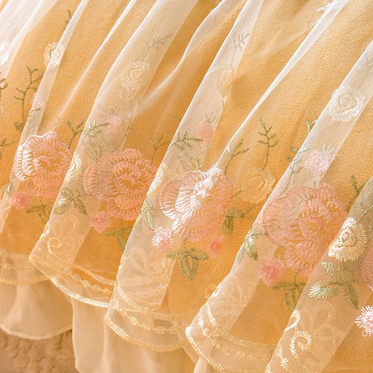 91家纺网 家纺一手货源 找家纺 后庭寝室 2025新款高克重牛奶绒公主风床裙四件套-甜心系列 甜心-嫩黄