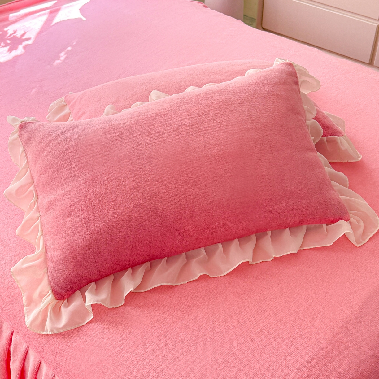 91家纺网 家纺一手货源 找家纺 后庭寝室 2025新款高克重牛奶绒公主风床裙四件套-甜心系列 甜心-粉玉