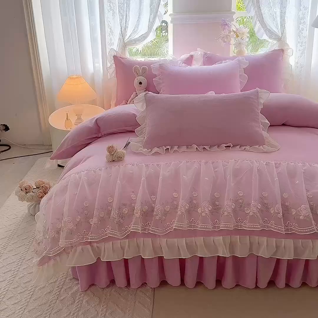 91家纺网 家纺一手货源 找家纺 后庭寝室 2025新款高克重牛奶绒公主风床裙四件套-甜心系列 甜心-浅粉