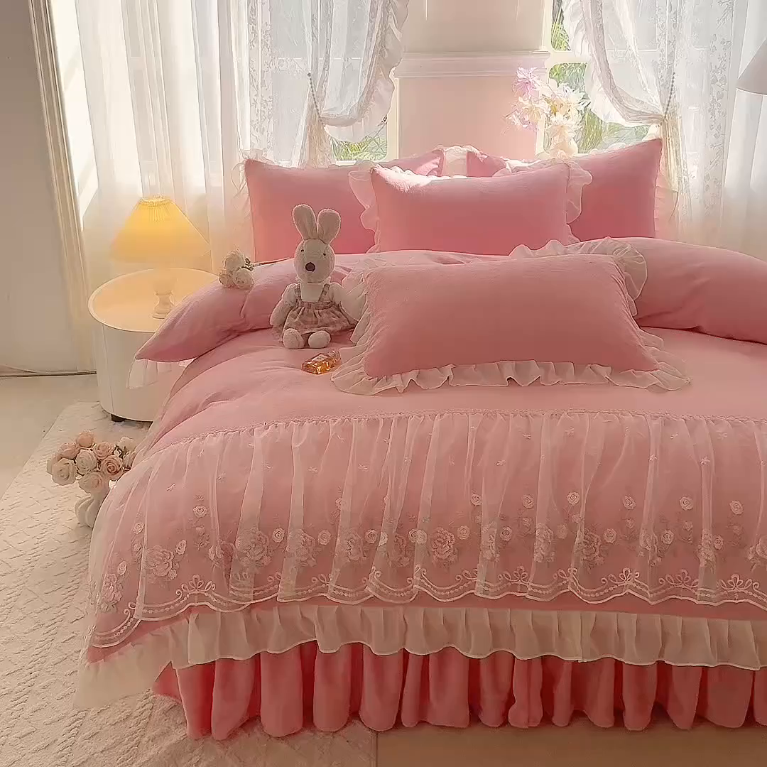 91家纺网 家纺一手货源 找家纺 后庭寝室 2025新款高克重牛奶绒公主风床裙四件套-甜心系列 甜心-粉玉
