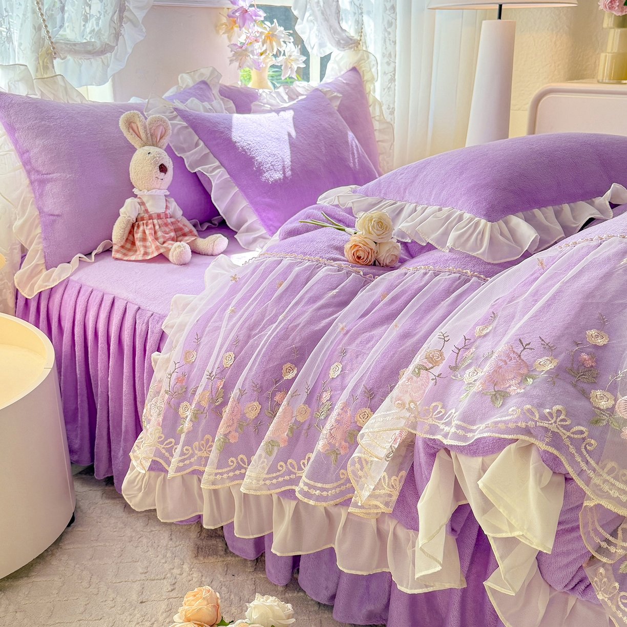 91家纺网 家纺一手货源 找家纺 后庭寝室 2025新款高克重牛奶绒公主风床裙四件套-甜心系列 甜心-浅紫