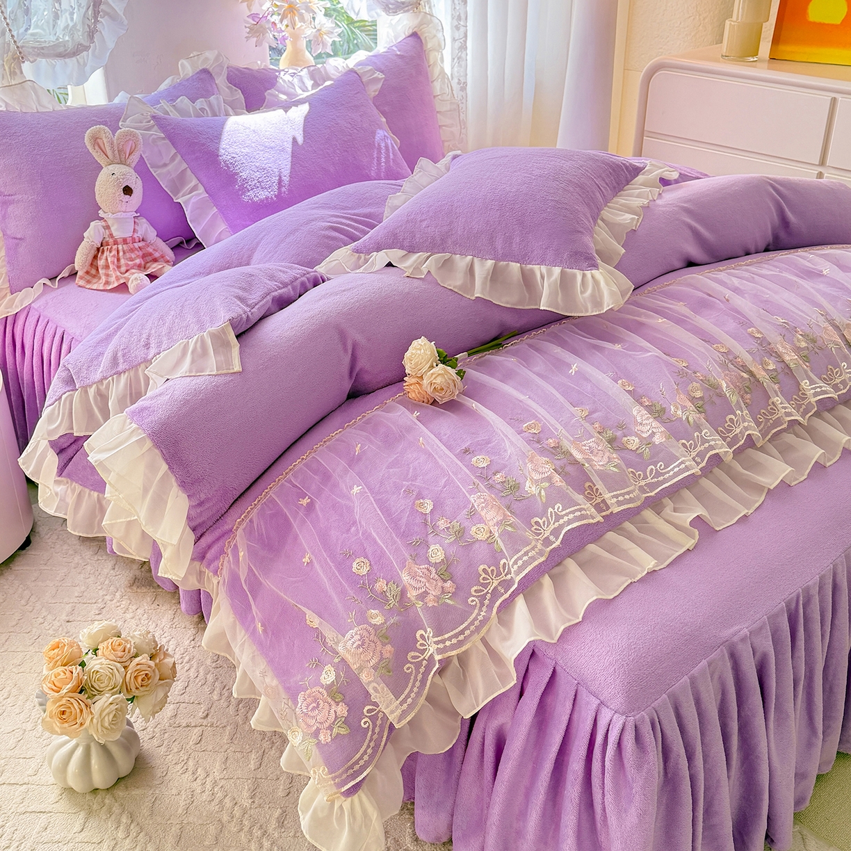 91家纺网 家纺一手货源 找家纺 后庭寝室 2025新款高克重牛奶绒公主风床裙四件套-甜心系列 甜心-浅紫