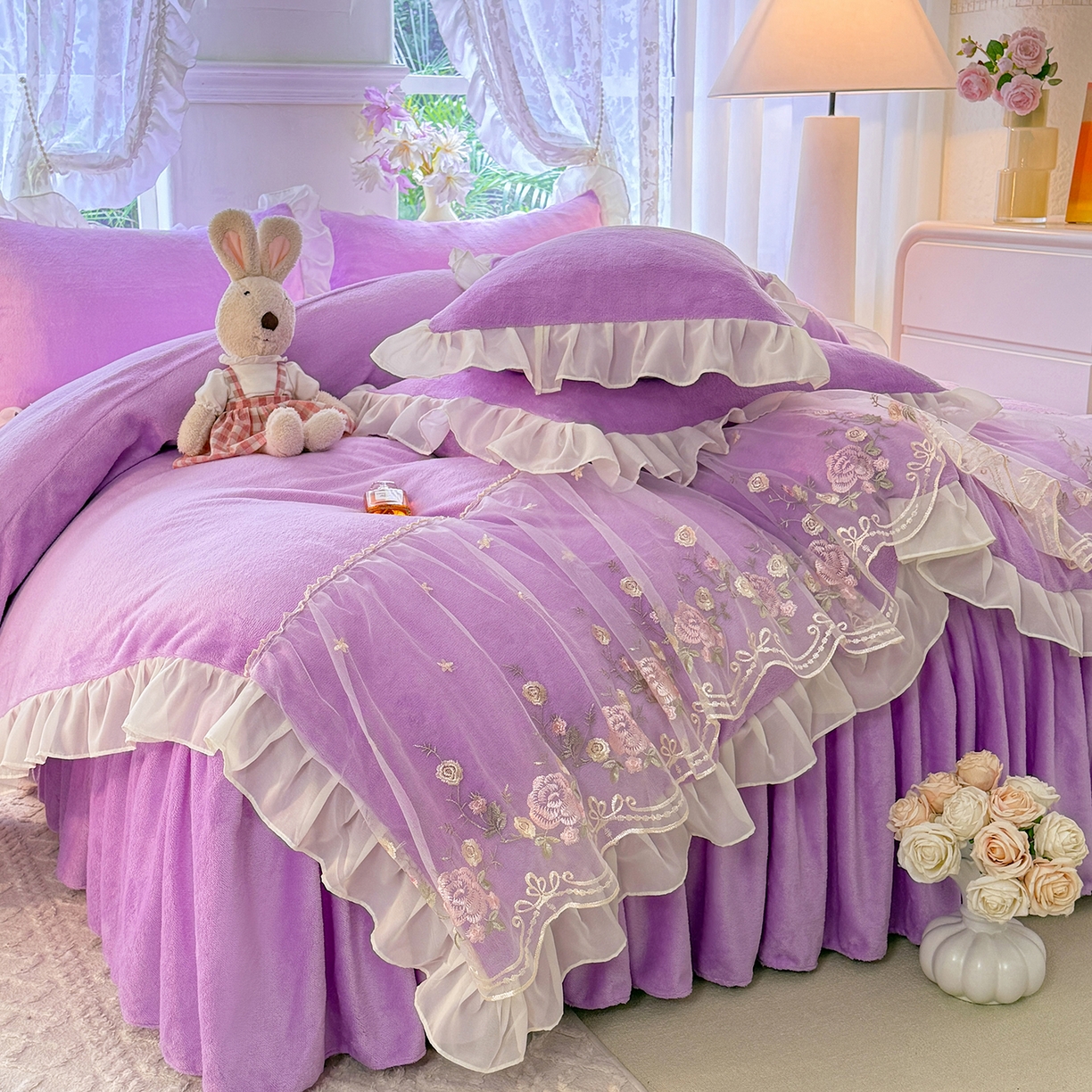 91家纺网 家纺一手货源 找家纺 后庭寝室 2025新款高克重牛奶绒公主风床裙四件套-甜心系列 甜心-浅紫