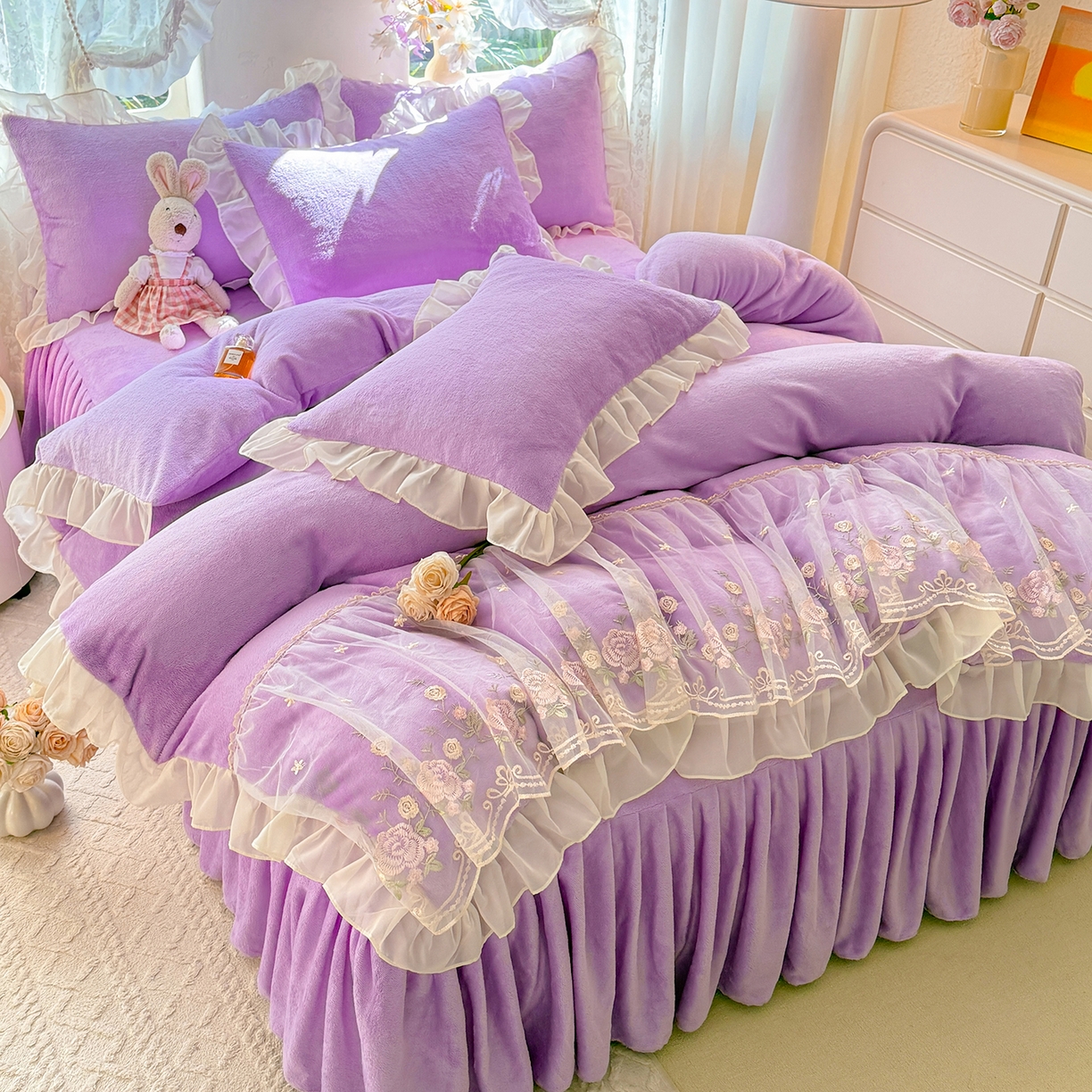 91家纺网 家纺一手货源 找家纺 后庭寝室 2025新款高克重牛奶绒公主风床裙四件套-甜心系列 甜心-浅紫