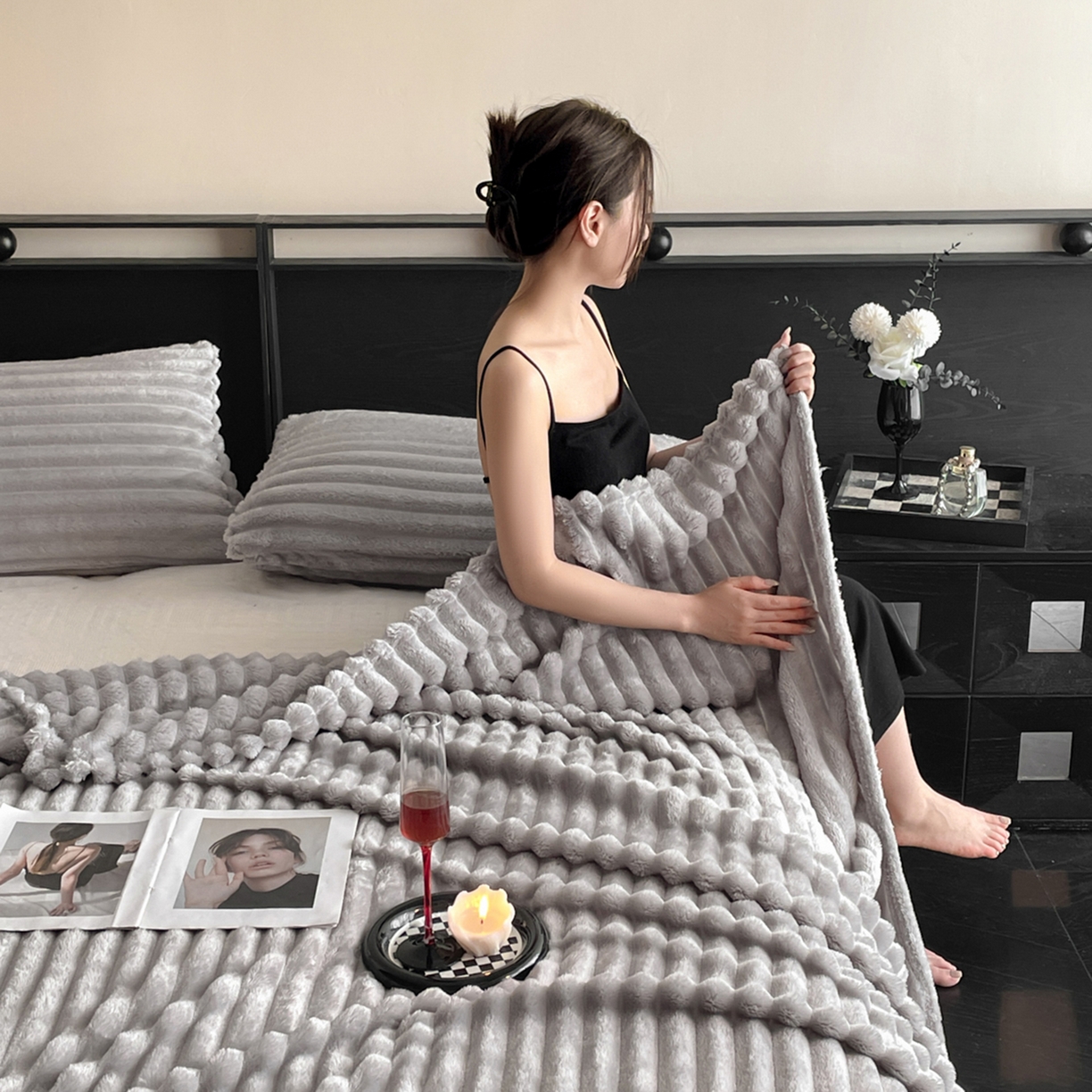 91家纺网 家纺一手货源 找家纺 小叮当家纺仓储工厂店 2025新款230克仿兔绒大抽条毛毯(跨境可供) 抽条-绒毯浅灰