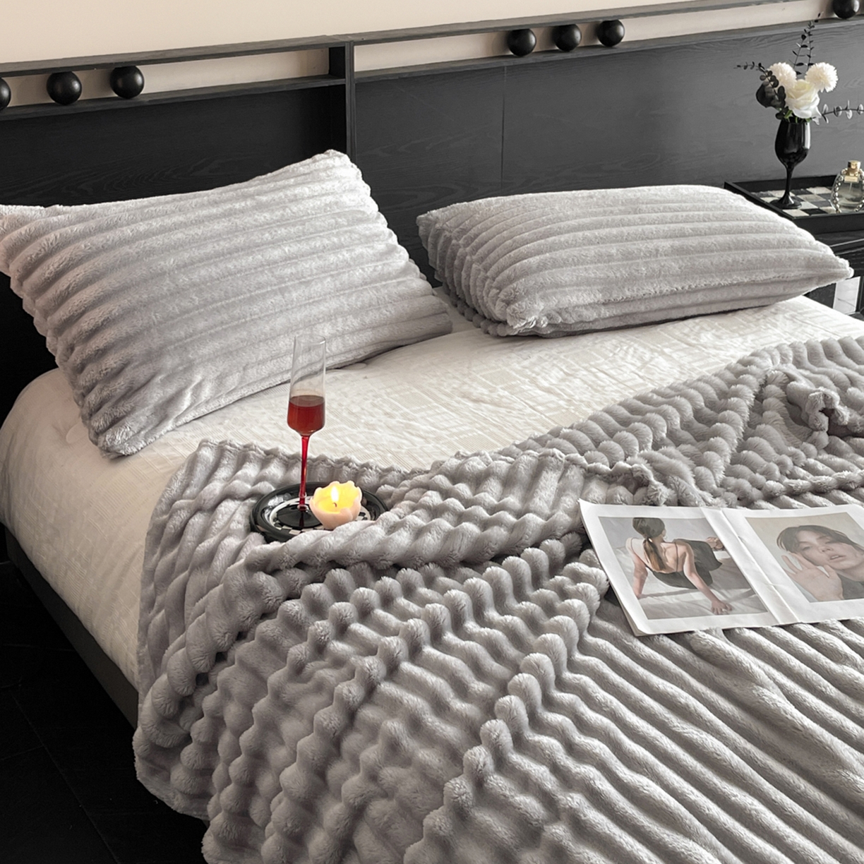 91家纺网 家纺一手货源 找家纺 （总）小叮当家纺仓储工厂店 2025新款230克仿兔绒大抽条毛毯(跨境可供)