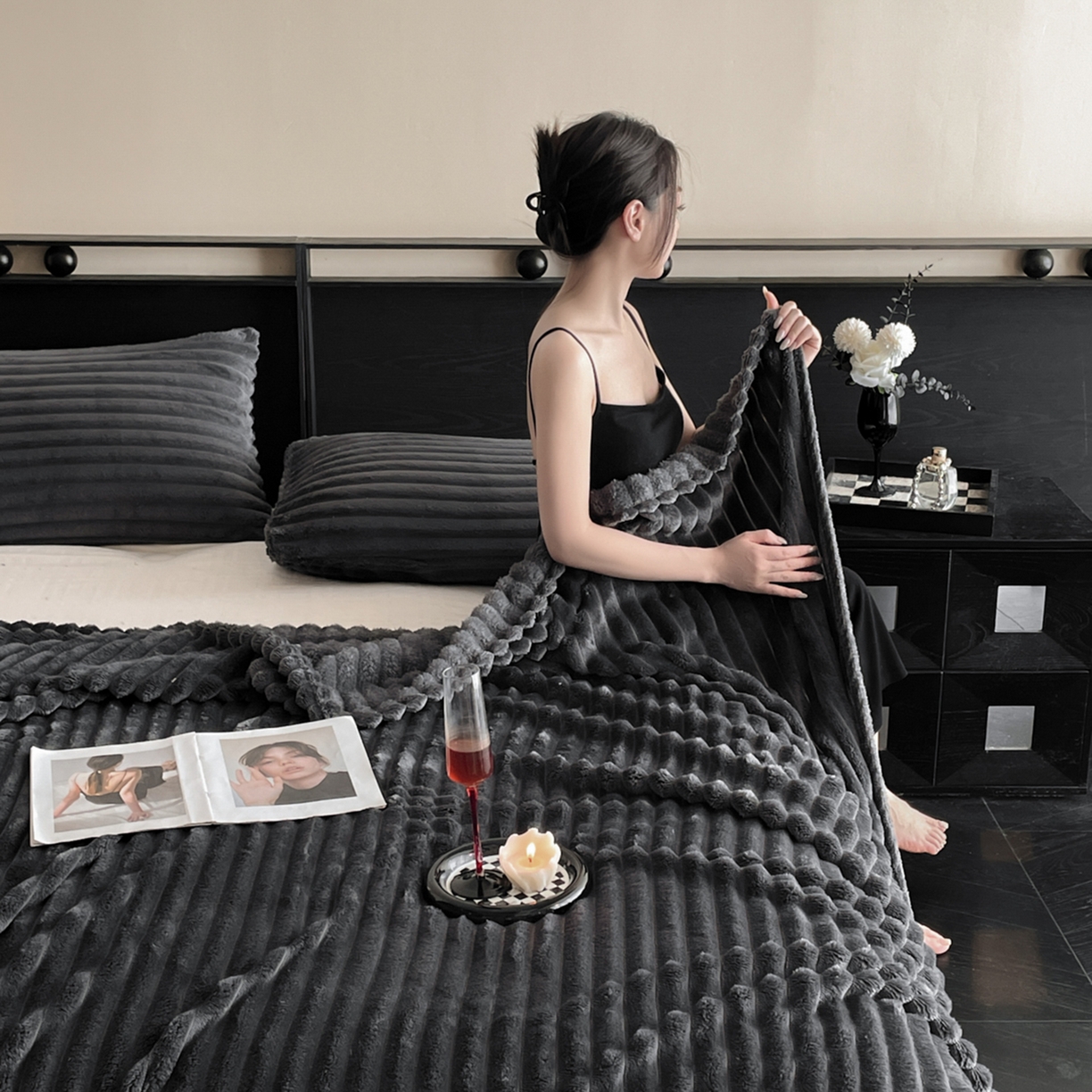 91家纺网 家纺一手货源 找家纺 小叮当家纺仓储工厂店 2025新款230克仿兔绒大抽条毛毯(跨境可供) 抽条-绒毯深灰