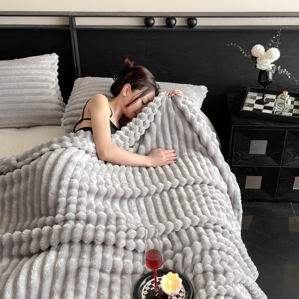 91家纺网 家纺一手货源 找家纺 （总）小叮当家纺仓储工厂店 2025新款230克仿兔绒大抽条毛毯(跨境可供)