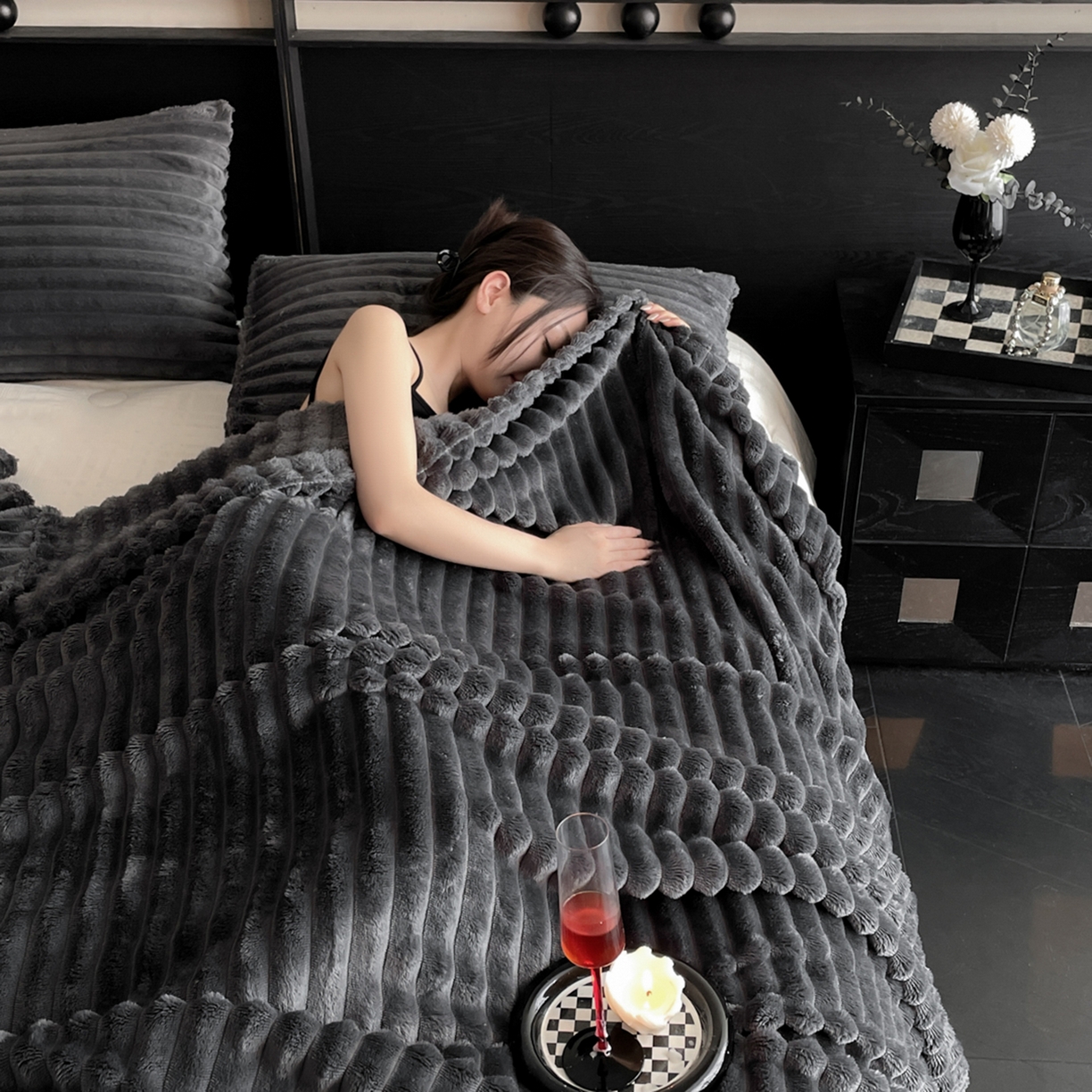 91家纺网 家纺一手货源 找家纺 小叮当家纺仓储工厂店 2025新款230克仿兔绒大抽条毛毯(跨境可供) 抽条-绒毯深灰