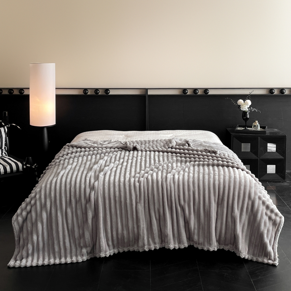 91家纺网 家纺一手货源 找家纺 小叮当家纺仓储工厂店 2025新款230克仿兔绒大抽条毛毯(跨境可供) 抽条-绒毯浅灰