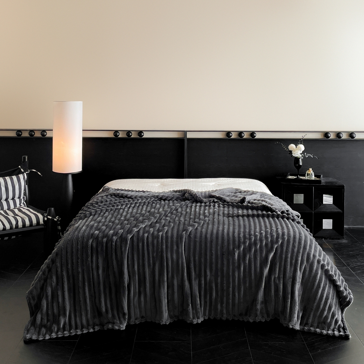 91家纺网 家纺一手货源 找家纺 小叮当家纺仓储工厂店 2025新款230克仿兔绒大抽条毛毯(跨境可供) 抽条-绒毯深灰