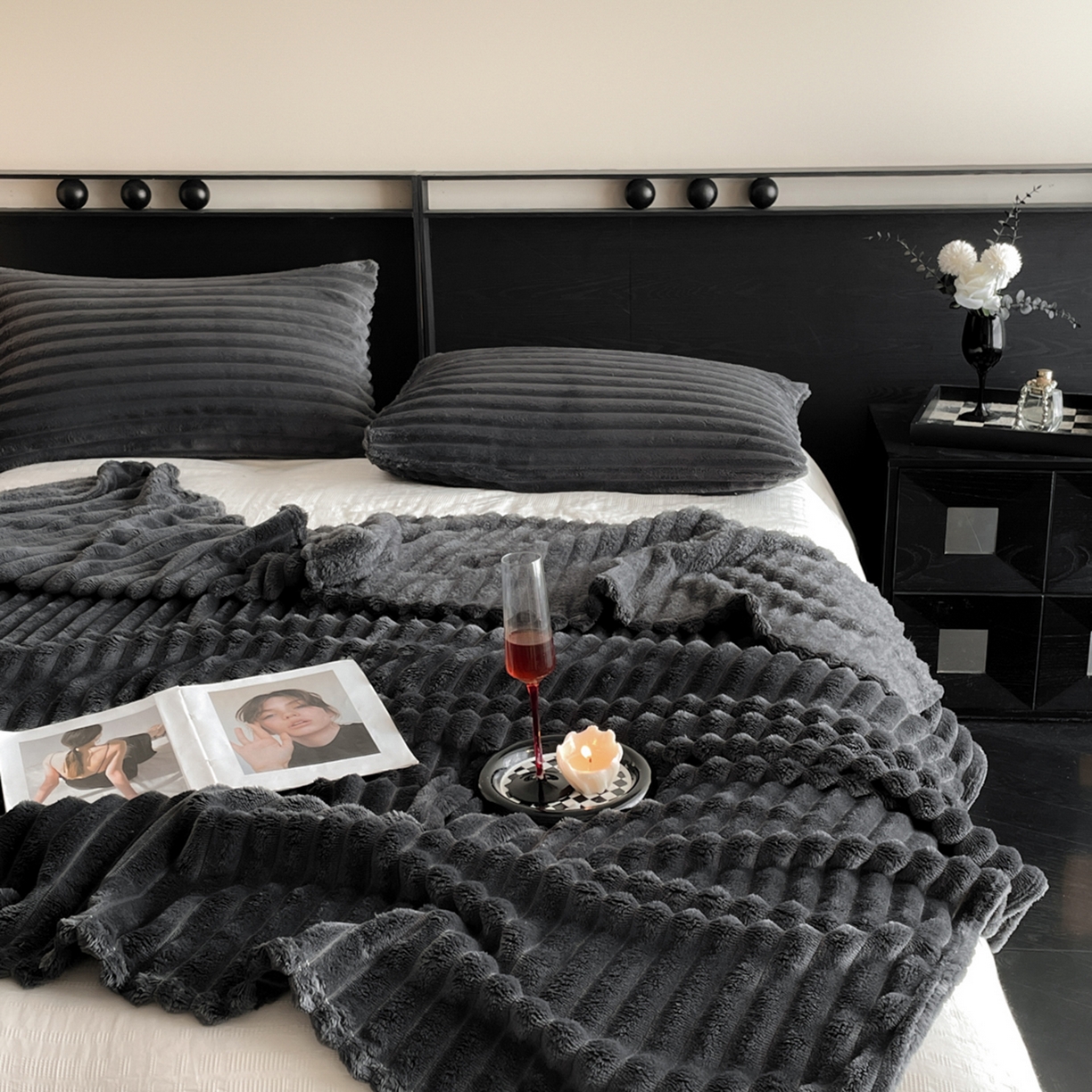 91家纺网 家纺一手货源 找家纺 小叮当家纺仓储工厂店 2025新款230克仿兔绒大抽条毛毯(跨境可供) 抽条-绒毯深灰