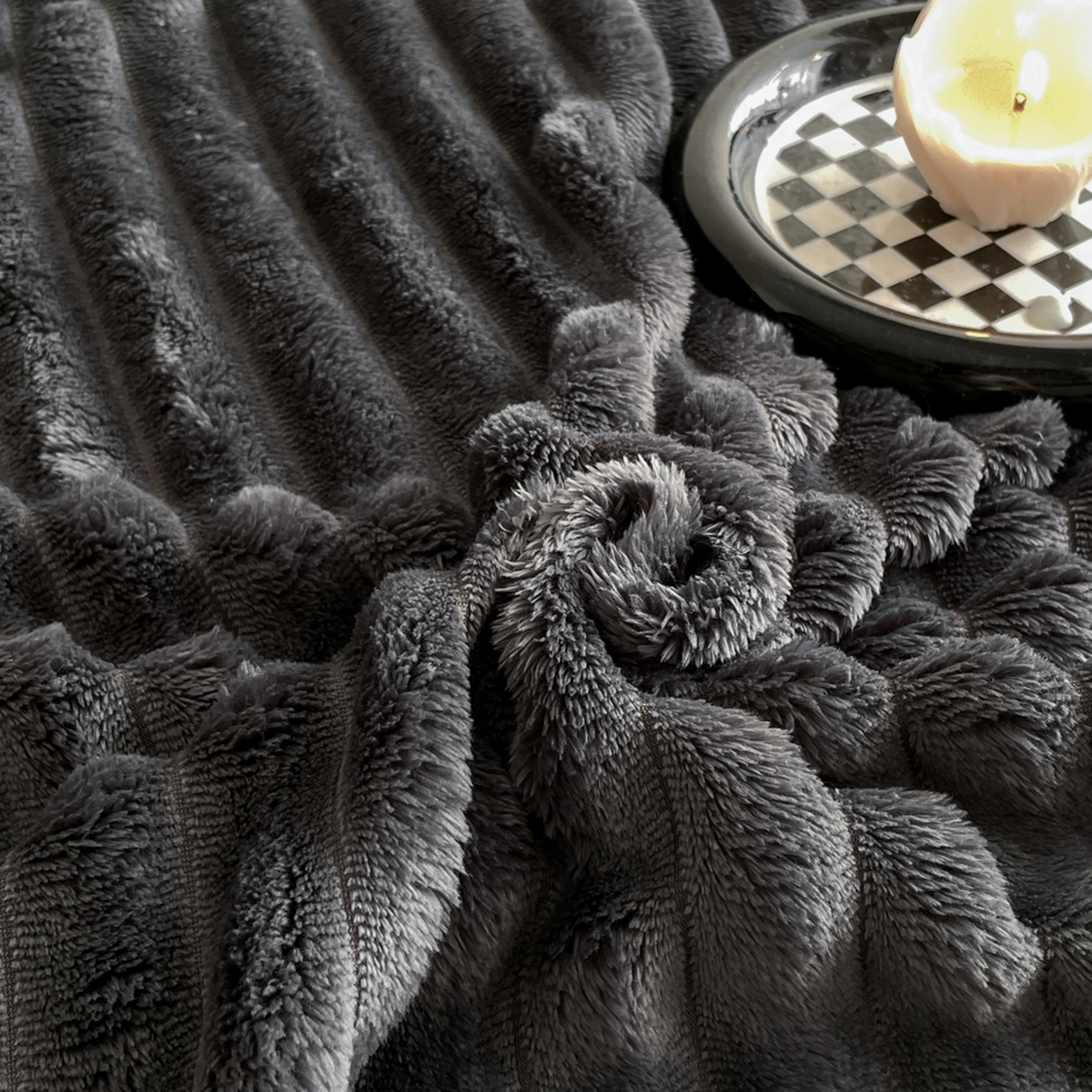 91家纺网 家纺一手货源 找家纺 小叮当家纺仓储工厂店 2025新款230克仿兔绒大抽条毛毯(跨境可供) 抽条-绒毯深灰