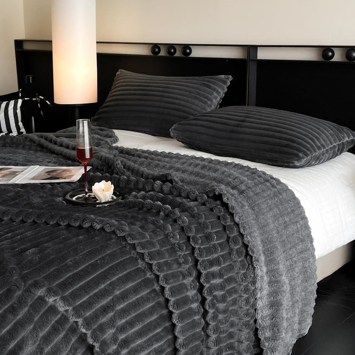 91家纺网 家纺一手货源 找家纺 小叮当家纺仓储工厂店 2025新款230克仿兔绒大抽条毛毯(跨境可供) 抽条-绒毯深灰