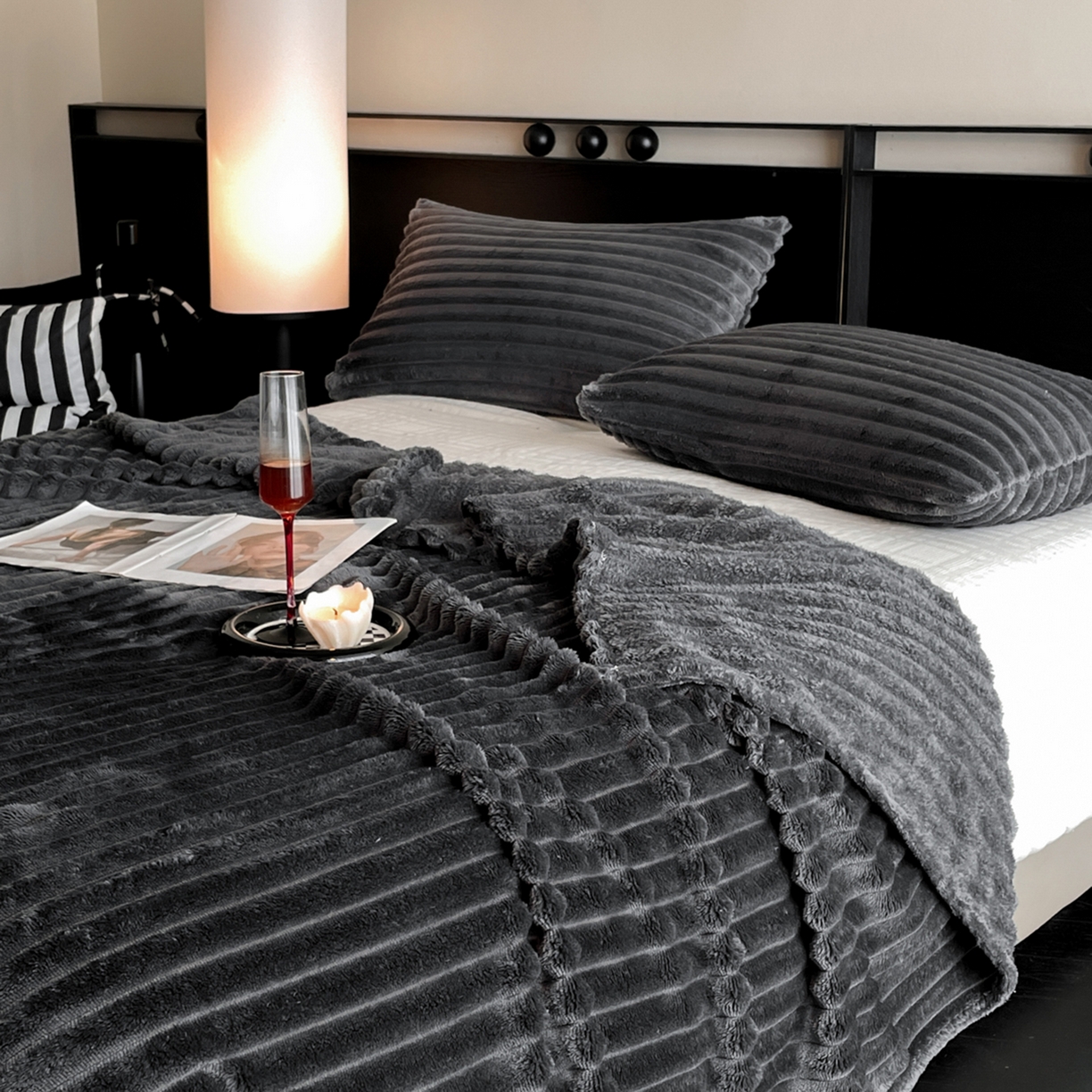 91家纺网 家纺一手货源 找家纺 小叮当家纺仓储工厂店 2025新款230克仿兔绒大抽条毛毯(跨境可供) 抽条-绒毯深灰