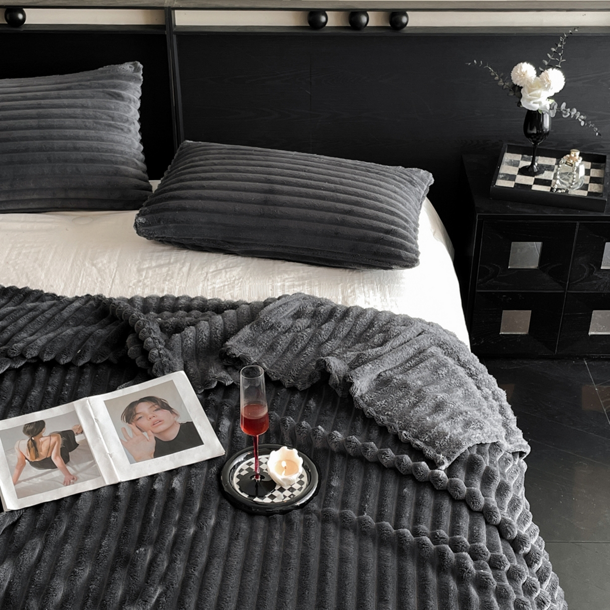 91家纺网 家纺一手货源 找家纺 （总）小叮当家纺仓储工厂店 2025新款230克仿兔绒大抽条毛毯(跨境可供)