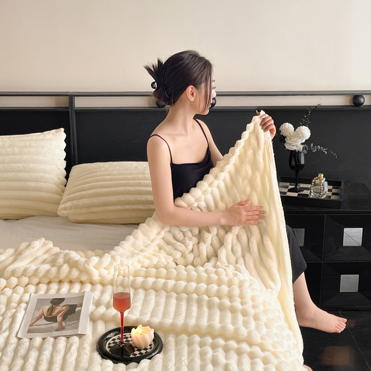 91家纺网 家纺一手货源 找家纺 小叮当家纺仓储工厂店 2025新款230克仿兔绒大抽条毛毯(跨境可供) 抽条-绒毯米白