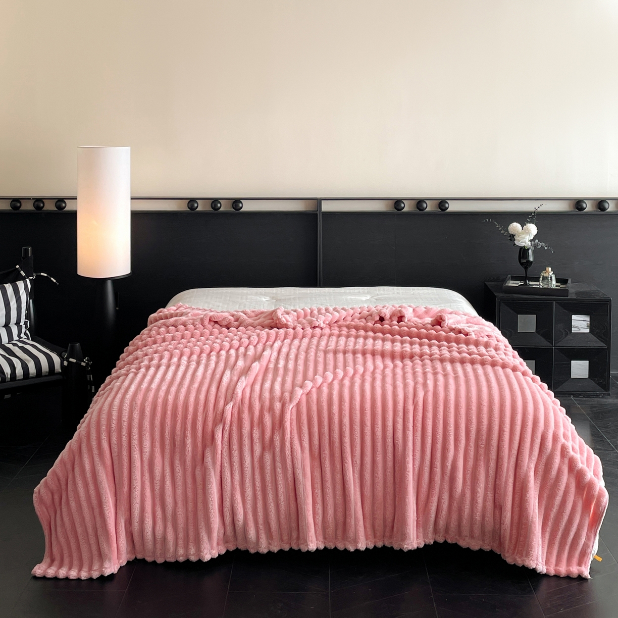 91家纺网 家纺一手货源 找家纺 小叮当家纺仓储工厂店 2025新款230克仿兔绒大抽条毛毯(跨境可供) 抽条-绒毯桃粉