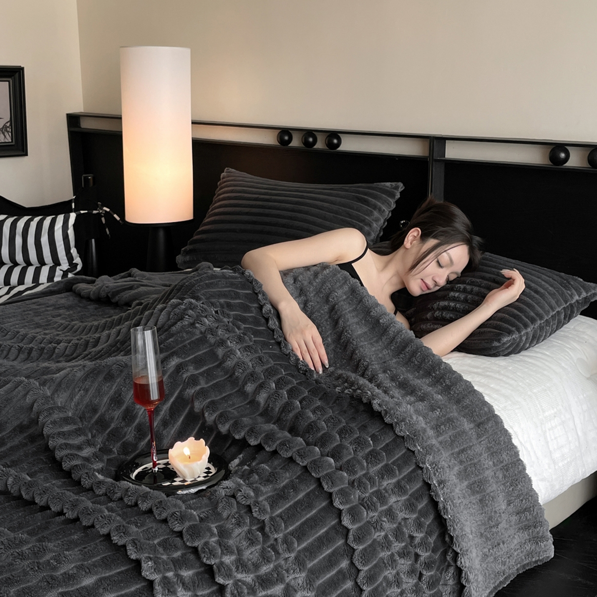 91家纺网 家纺一手货源 找家纺 小叮当家纺仓储工厂店 2025新款230克仿兔绒大抽条毛毯(跨境可供) 抽条-绒毯深灰